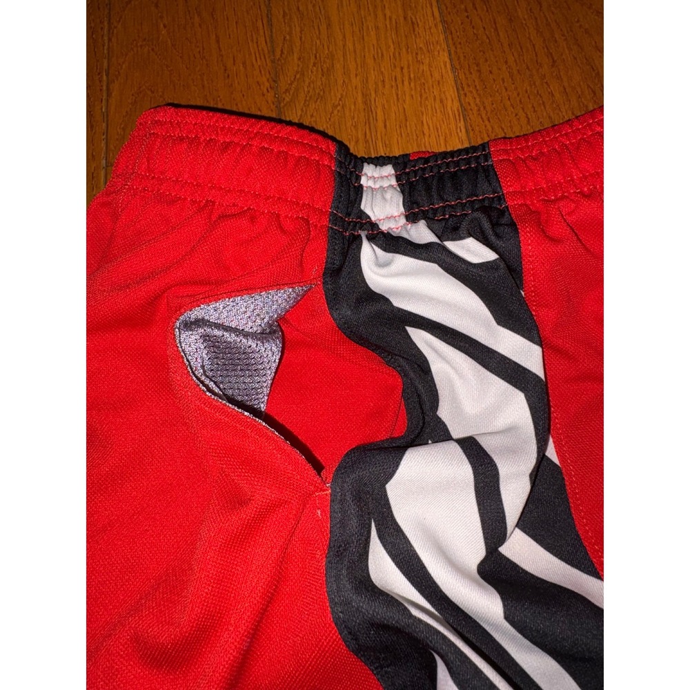 Under Armour Boys Red Black White Striped‎ Athletic Shorts Size YXS Loose Fit - Picture 3 of 5